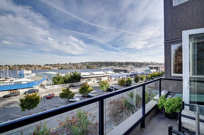 Building Photo - Great Priced Westlake Condo with Electric ...