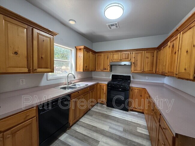Foto del edificio - 212 W Pecan St