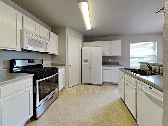 Foto del edificio - 708 Encanto Dr