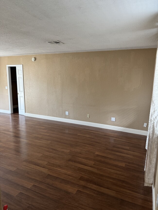 Building Photo - 5116 Rabeneck Way