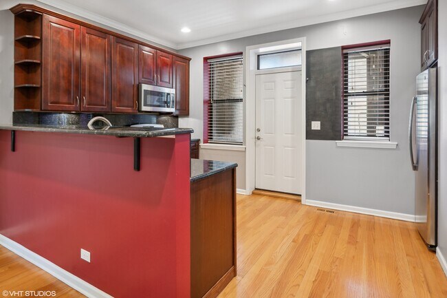 Foto del edificio - 3405 N Harding Ave