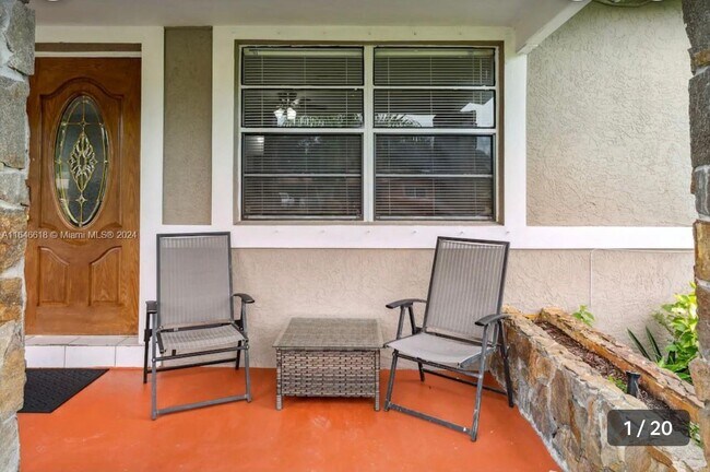 Foto del edificio - 3201 Jackson Blvd