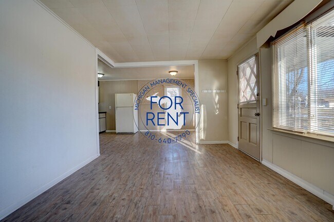 Foto del edificio - 1327 E Hurd Rd