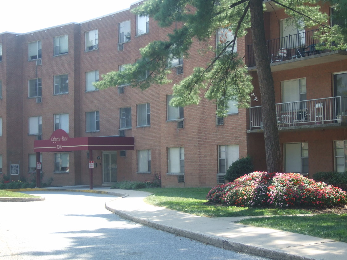 Foto principal - Lafayette Plaza Apartments