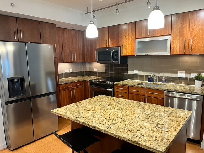 Building Photo - 1025 First St SE