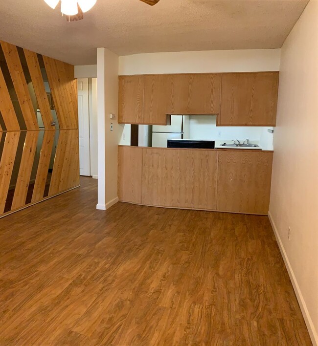 Foto del edificio - Garden-level Condo