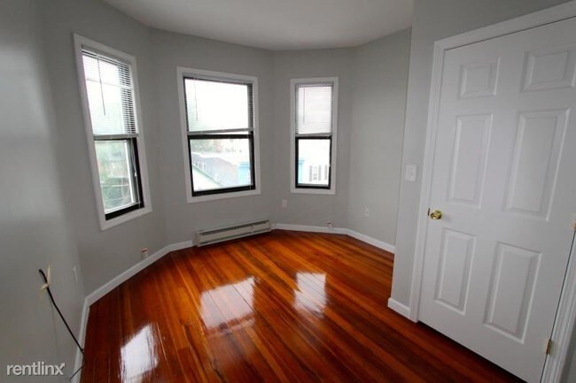 Foto del edificio - 358 Princeton St