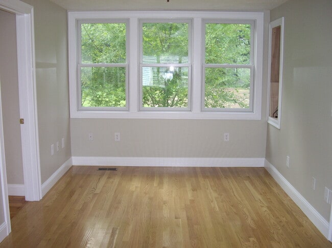 Building Photo - 13 Wards Ln