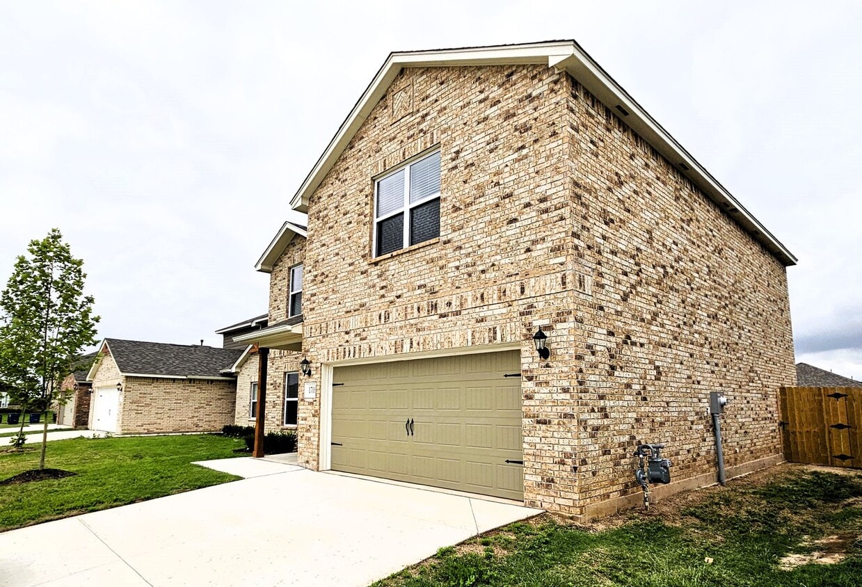 Primary Photo - 1708 Amaranth Ln