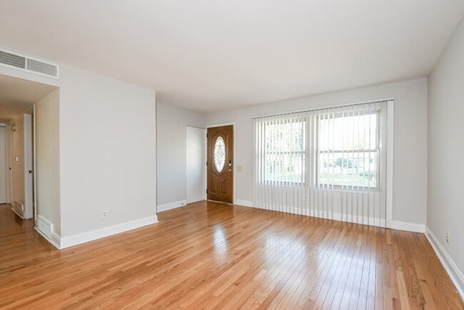 Building Photo - 11166 Prentice Dr