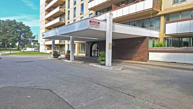 Photo du bâtiment - Bayview Square North