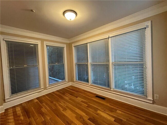 Foto del edificio - 1044 Emory Parc Pl
