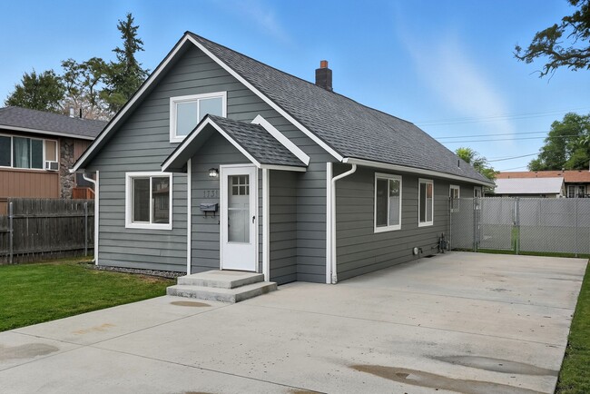 Building Photo - 1731 E Sanson Ave