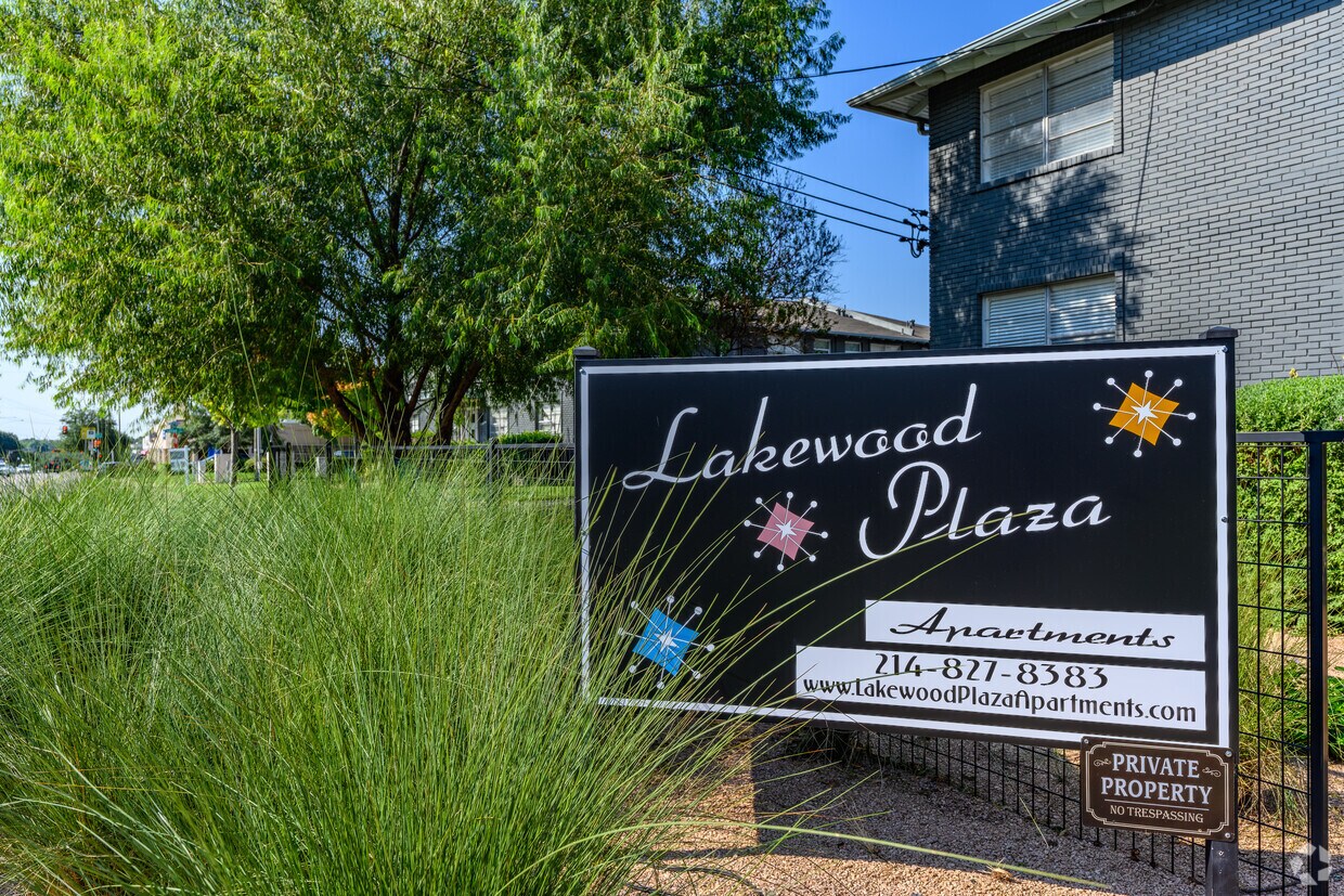 Foto principal - Lakewood Plaza