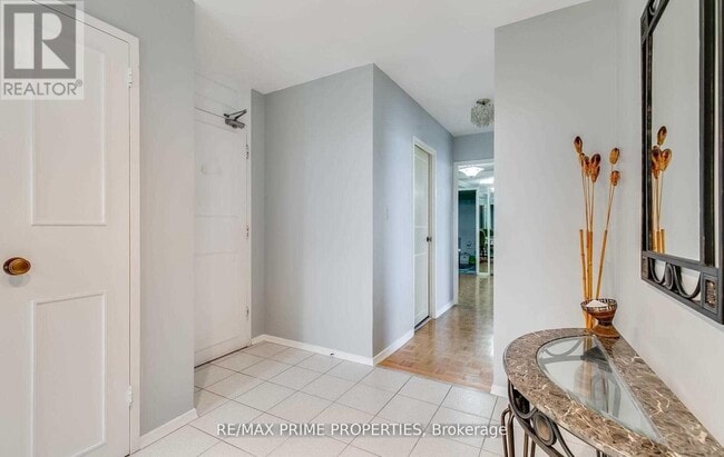 Building Photo - 115 Antibes Dr