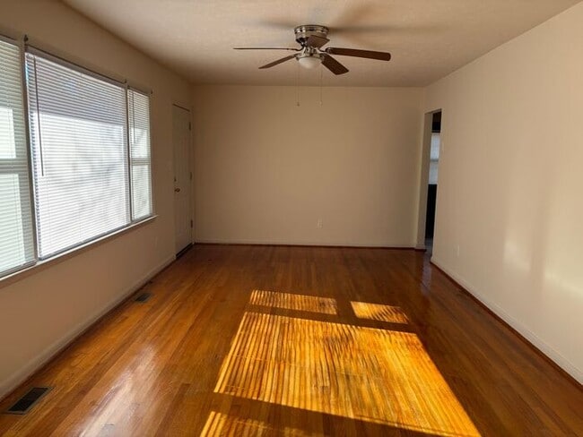 Foto del edificio - 7522 Decatur Dr