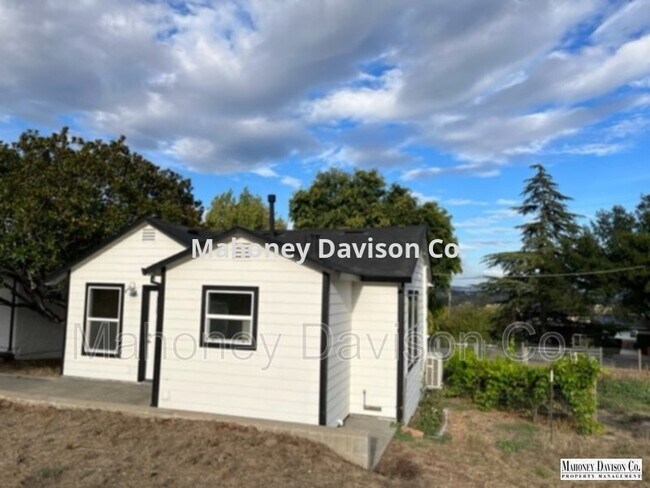 Building Photo - 3189 Eastman Ln