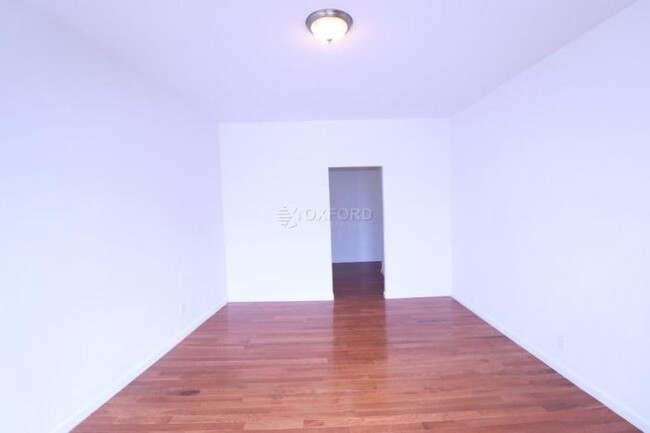 Foto del edificio - 1 bedroom in Flushing NY 11354