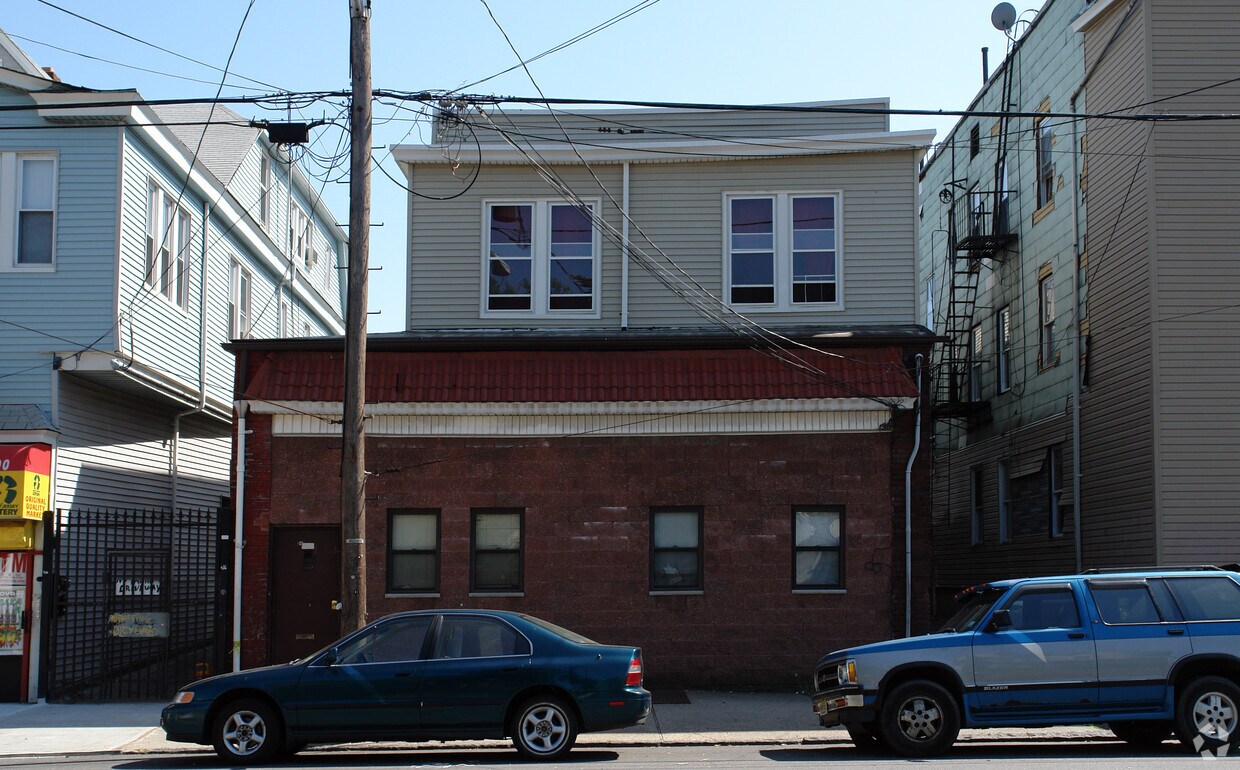 Building Photo - 412-414 11th Ave