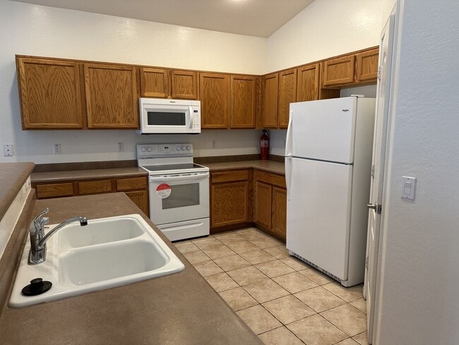 Foto del edificio - The Villages @ QC rental, community pool!