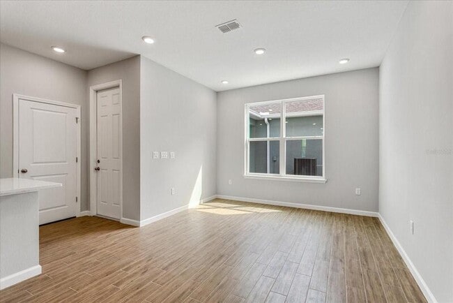 Building Photo - 637 Bayhawk St