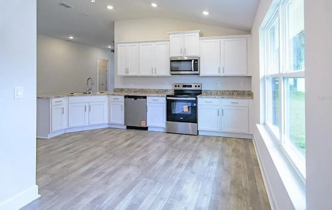 Building Photo - 88 Rae Dr