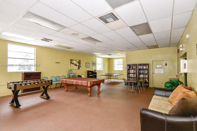 Foto del edificio - 3660 NE 166th St