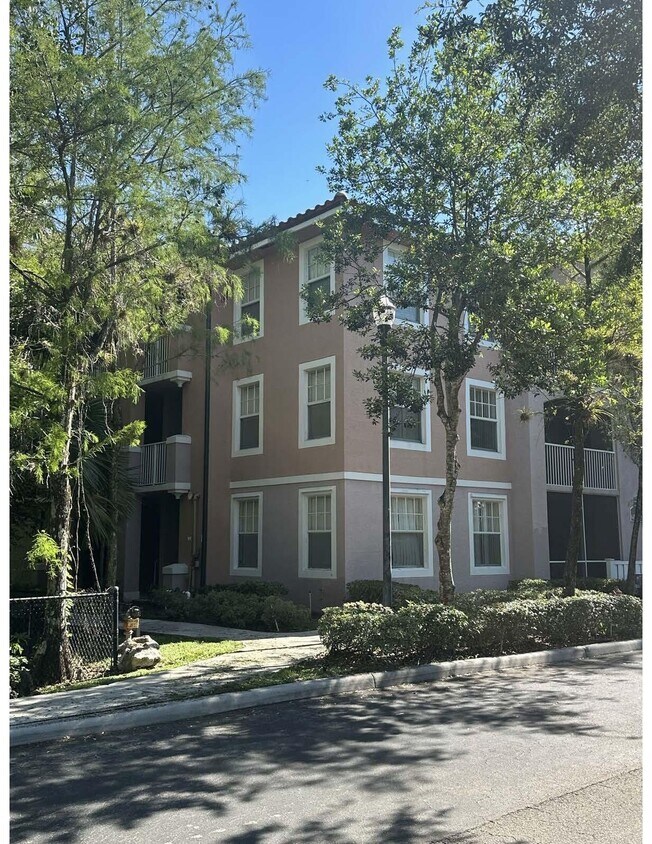 Foto principal - 6906 W Sample Rd
