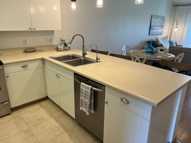 Foto del edificio - Napili - 2 bedroom/2 bath fully furnished, 2nd floor