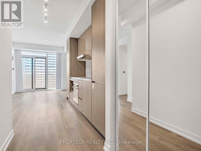 Building Photo - 28 Interchange Wy