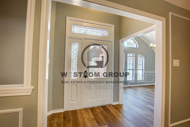 Building Photo - 3914 Meadow Dr