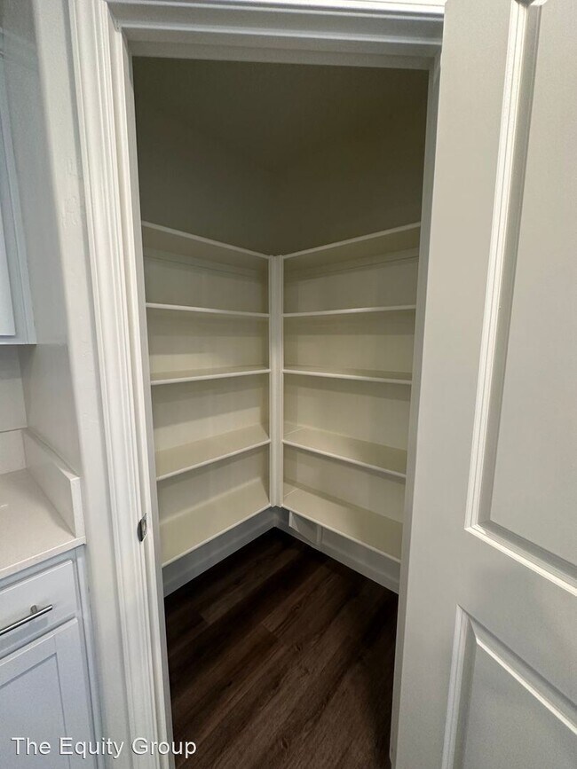 Foto del edificio - 4 br, 3 bath House - 1030 East Reese Ave