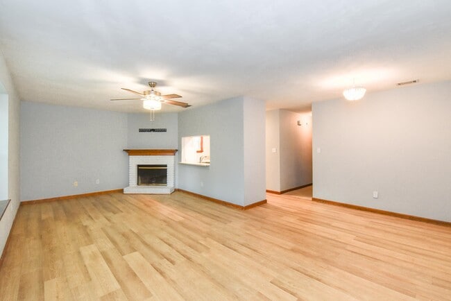 Building Photo - 2043 Gardenbrook Ln