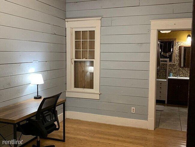 Building Photo - 2 br, 1 bath House - 422 N Willow St