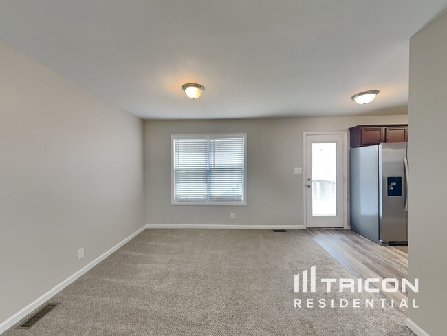 Building Photo - 327 Mills Dr