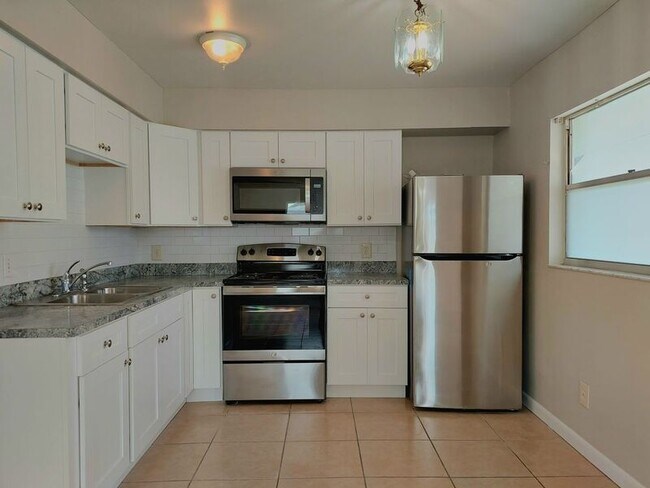 Foto del edificio - 2421 Ave C SW