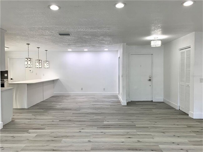 Building Photo - 3925 Venetian Way