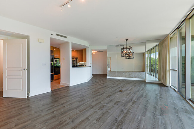 Foto del edificio - 700 Park Regency Pl NE