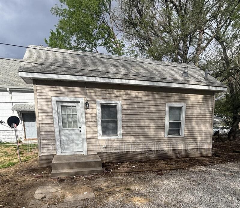 Primary Photo - 1108 1/2 Charleston St