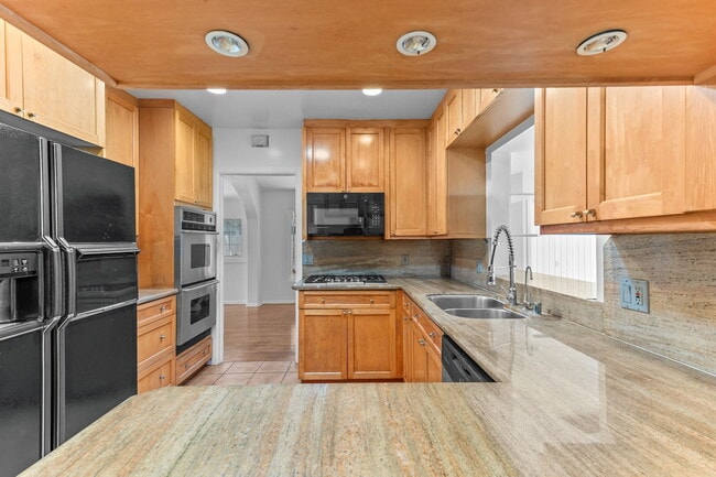 Building Photo - 2148 Veteran Ave