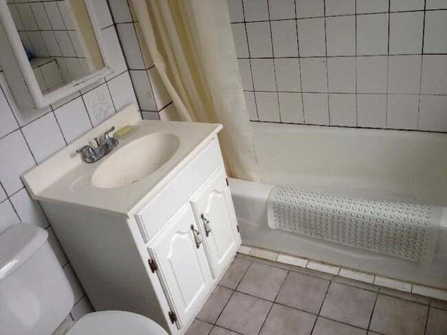 Building Photo - 128 Hemenway St