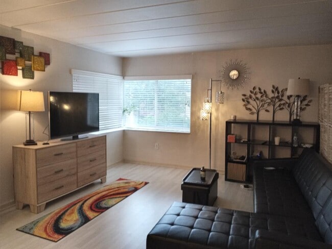 Building Photo - 5 Bayard Rd