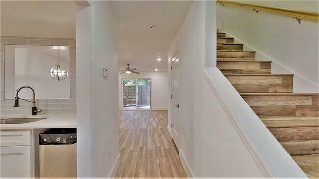 Building Photo - 1913 Hearthstone Dr