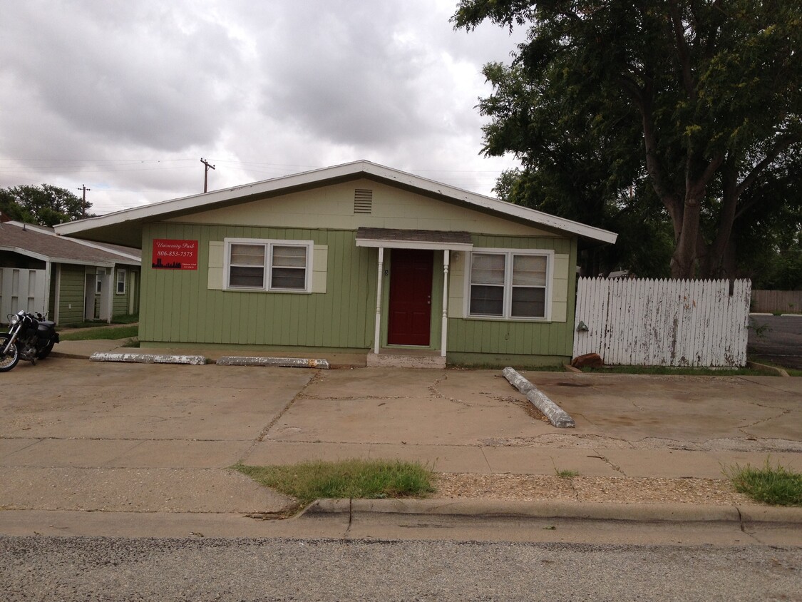 Primary Photo - 2411 45th St