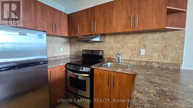 Building Photo - 407-230-2230 Oak St