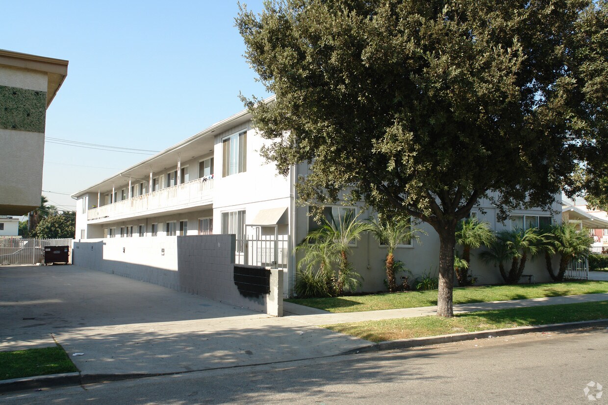 Primary Photo - 913 Mariposa St