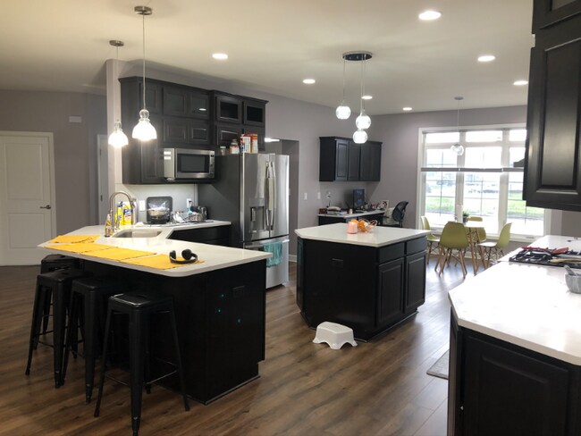 Foto del edificio - 144 Candleberry Ln