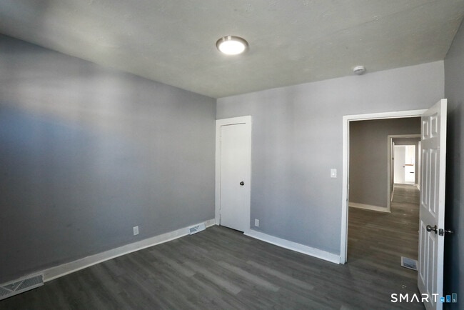 Building Photo - 156 Poplar St