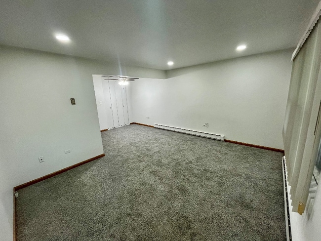 Building Photo - 8821 Schneider Ave