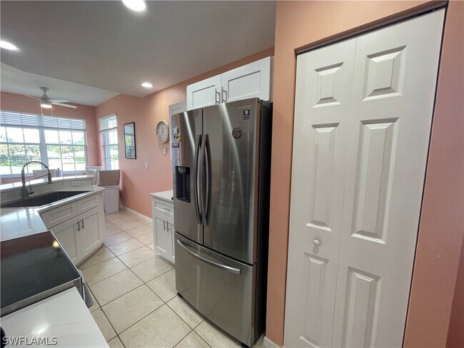 Foto del edificio - 2021 Crestview Way